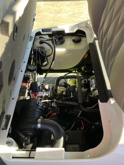 2025 EZGO Express S4 Gas – White 4-Passenger Golf Cart with 13.5 HP Kawasaki EFI