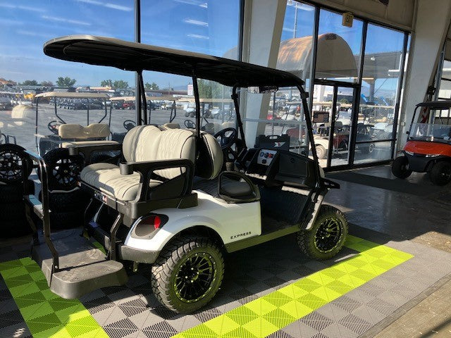 2025 EZGO Express S4 Gas – White 4-Passenger Golf Cart with 13.5 HP Kawasaki EFI