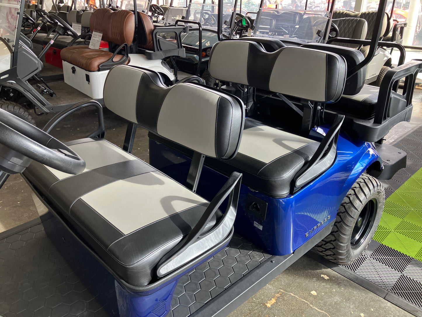 2025 EZGO EXPRESS 6