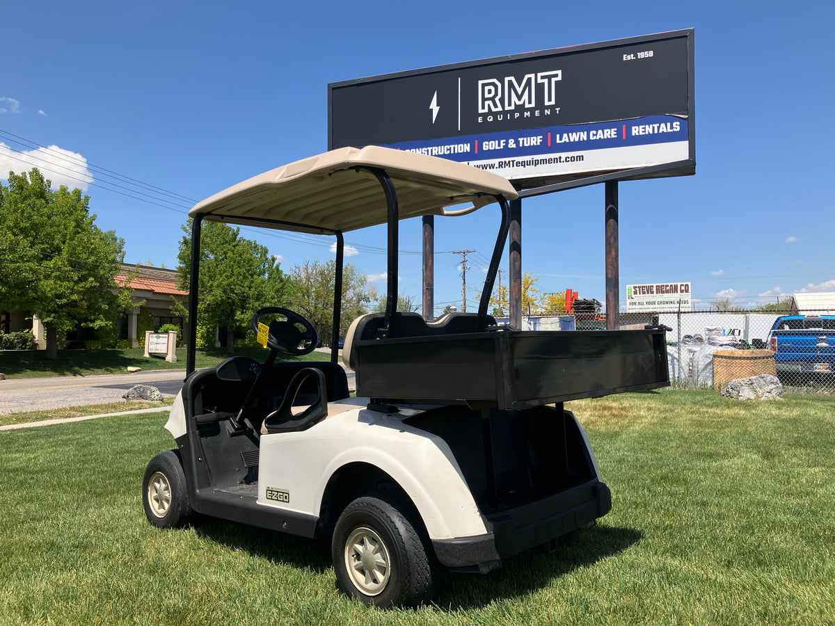 EZGO RXV ELITE GOLF CART WITH CARGO BOX