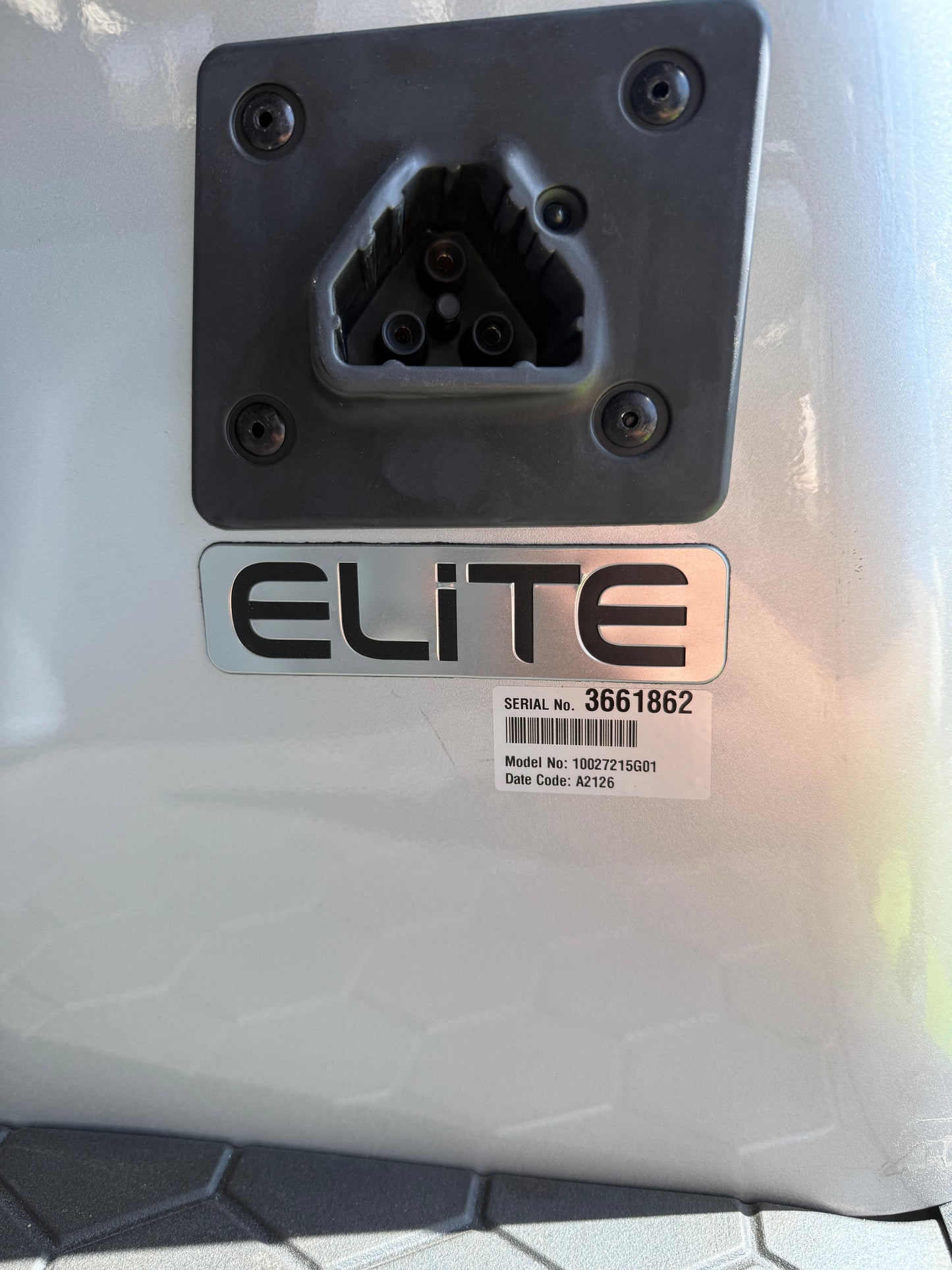 2025 E-Z-GO Express L6 ELiTE Lithium – Platinum Silver