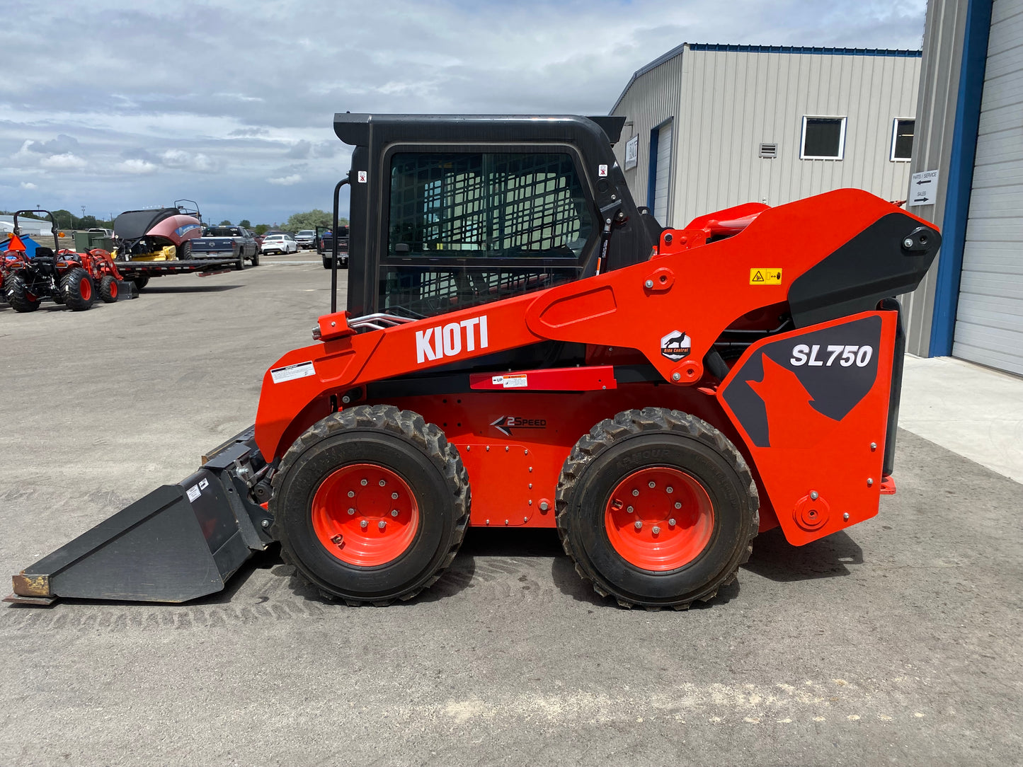 KIOTI SL750 SKIDSTEER (2k discount through July)