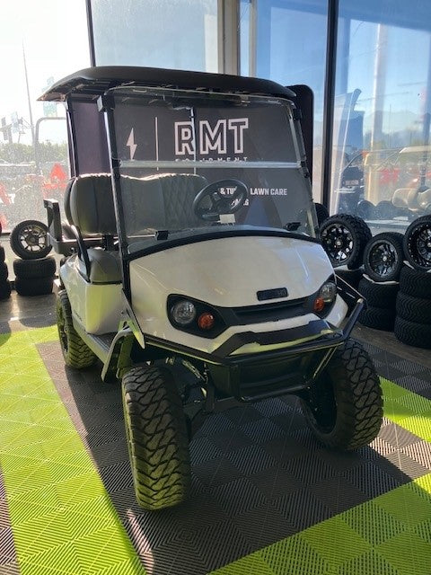 2025 EZGO Express S4 Gas – White 4-Passenger Golf Cart with 13.5 HP Kawasaki EFI