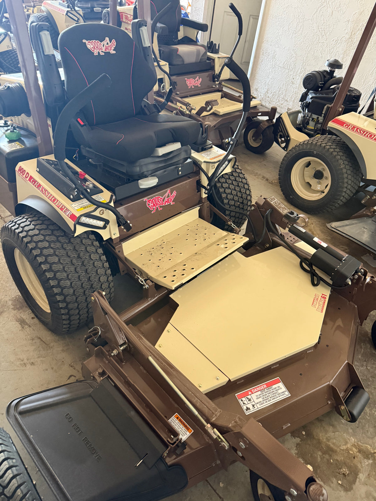 Grasshopper 900DL 1.3L POWER UNIT - 61" SD ROTARY DECK W/POWER FOLD