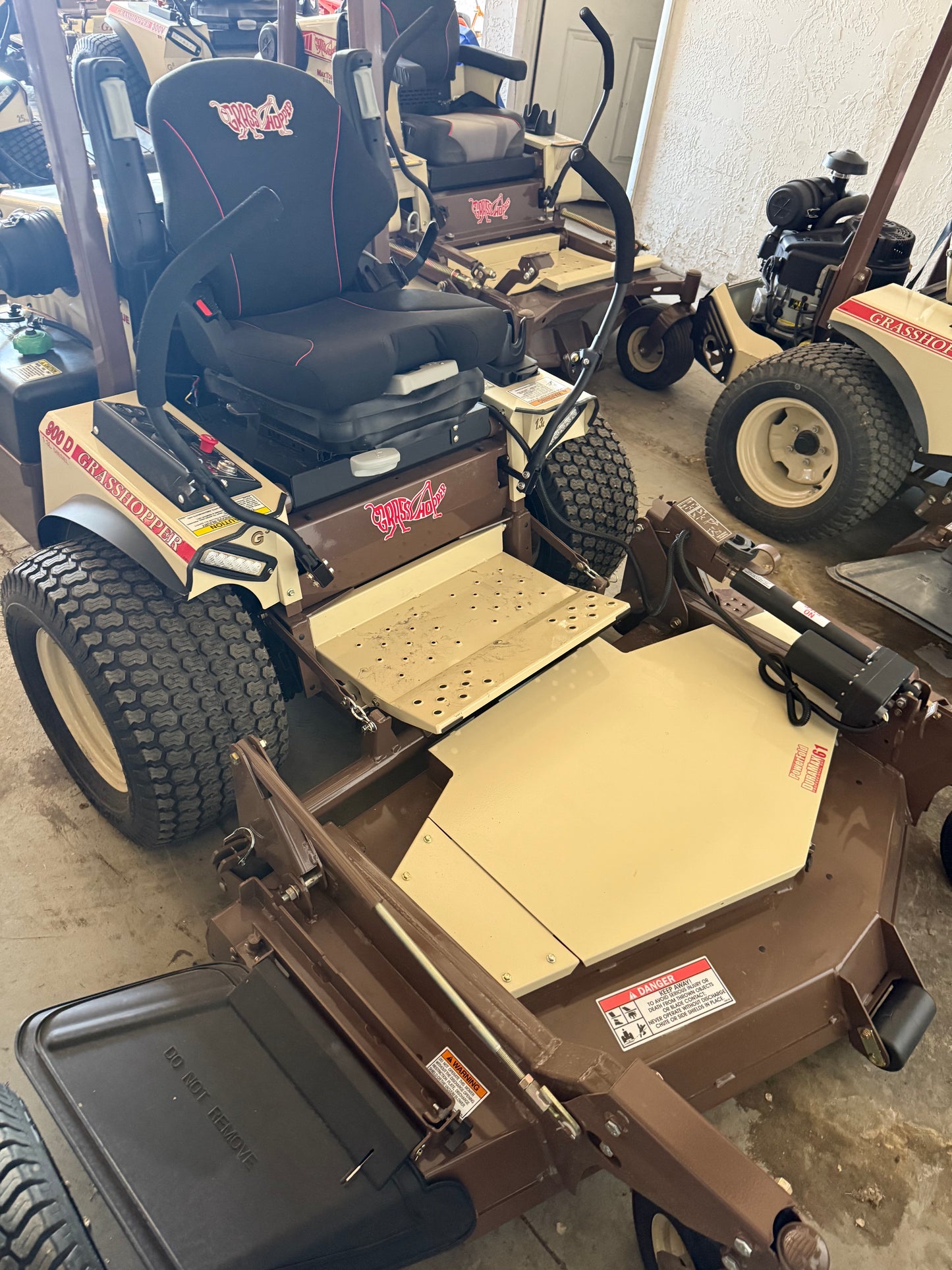 Grasshopper 900DL 1.3L POWER UNIT - 61" SD ROTARY DECK W/POWER FOLD