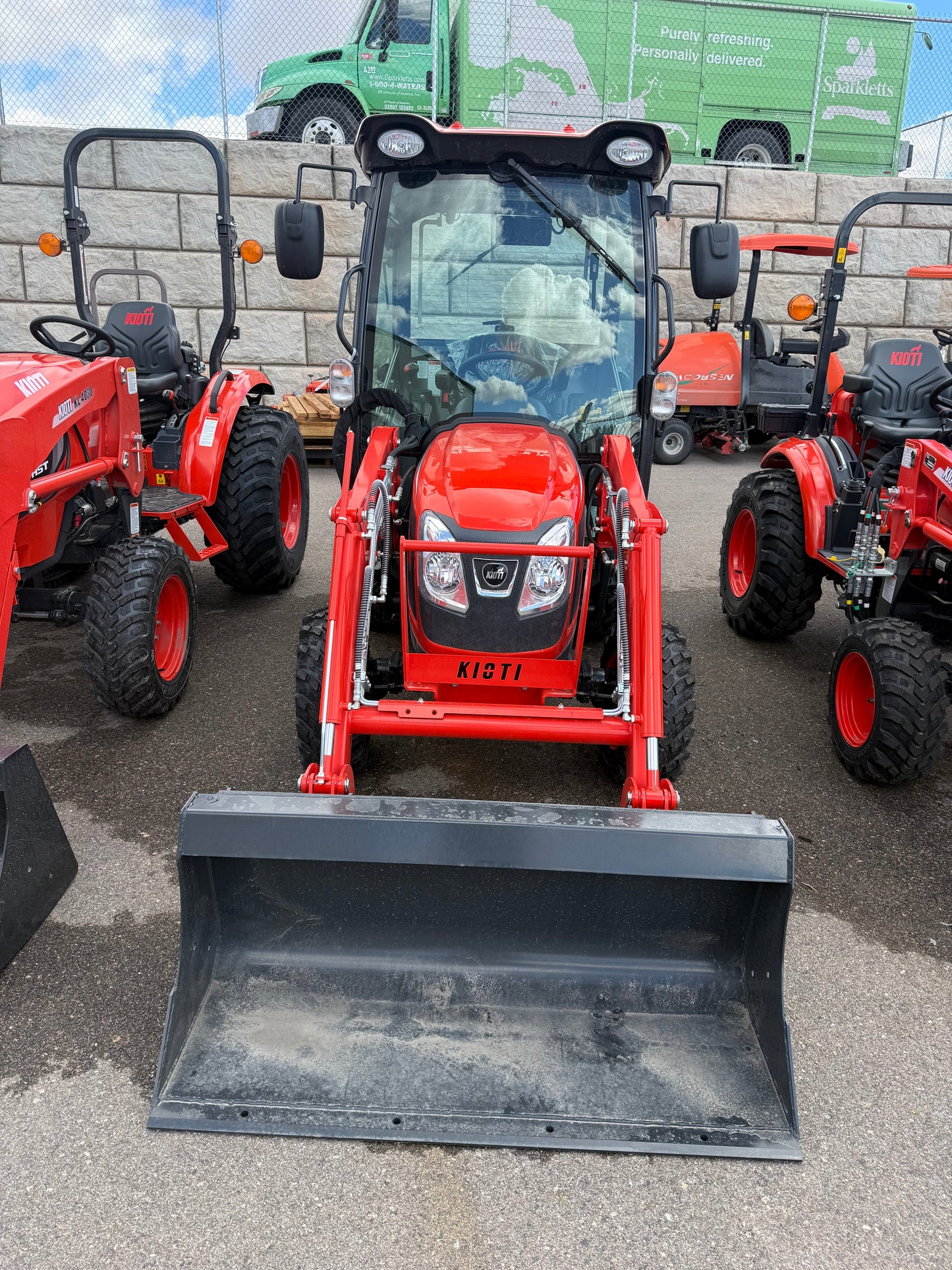 Kioti CX2510 HST Cab *** 0% financing available***