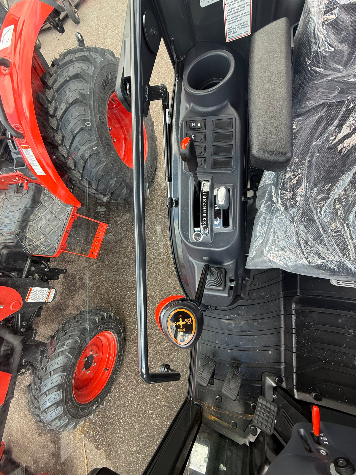 Kioti CX2510 HST Cab *** 0% financing available***