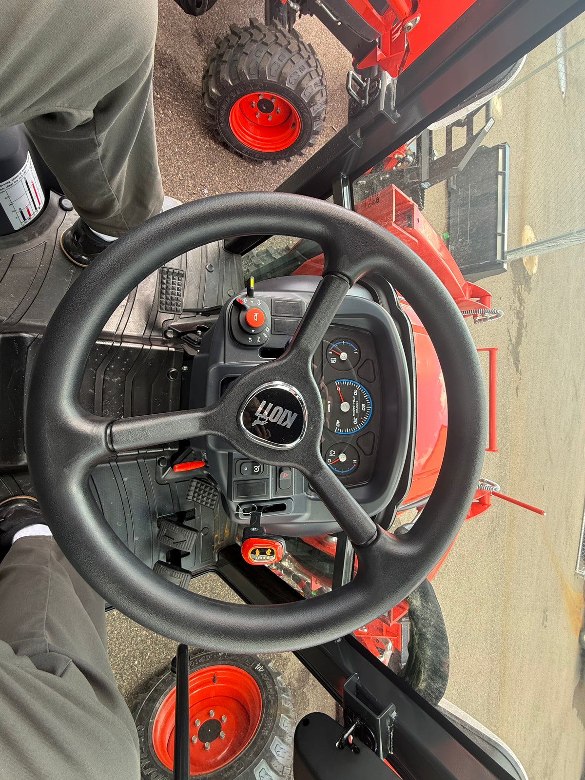 Kioti CX2510 HST Cab *** 0% financing available***