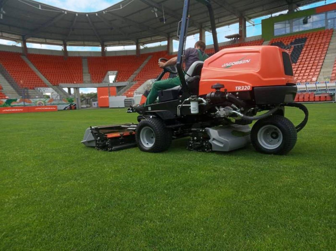 Jacobsen TR320 High-Traction Side-Shifting Trim Mower