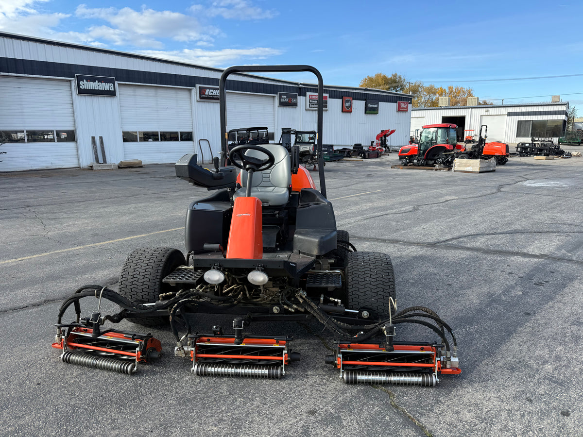 LF550 LIGHTWEIGHT FAIRWAY MOWER 44.9HP
